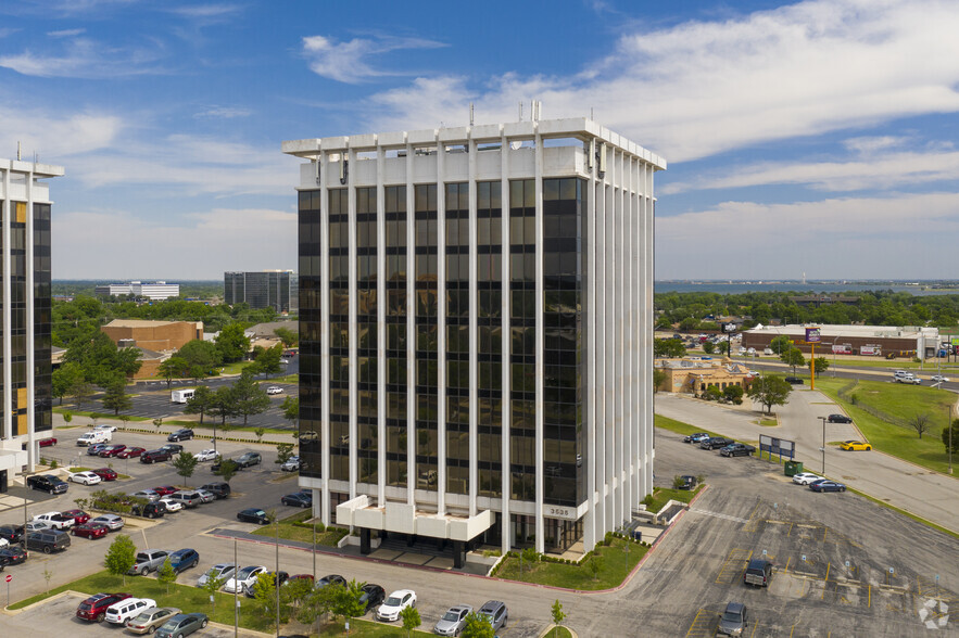 3535 NW 58th St, Oklahoma City, OK à vendre - Photo du bâtiment - Image 1 de 1