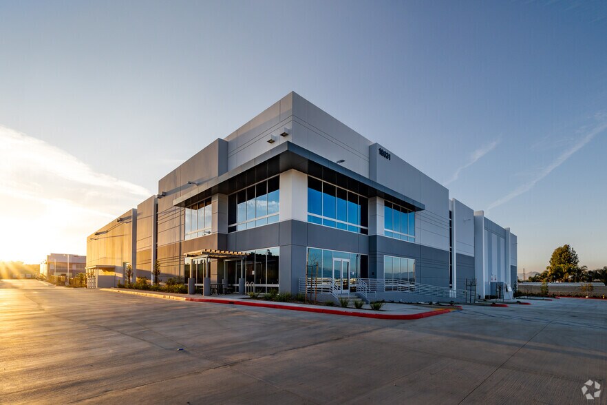 18631 Seaton Ave, Perris, CA à louer - Photo du bâtiment - Image 1 de 7