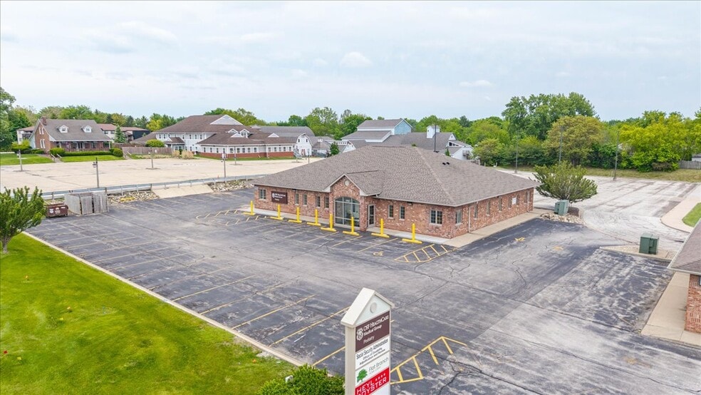 3322 W Willow Knolls Rd, Peoria, IL à vendre - Photo du bâtiment - Image 2 de 23