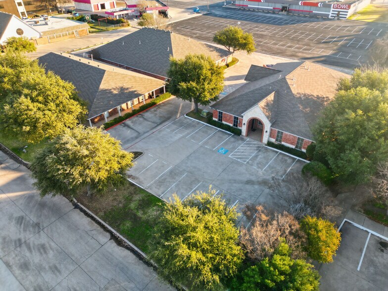 105 Kathryn Dr, Lewisville, TX à louer - Photo du bâtiment - Image 1 de 4