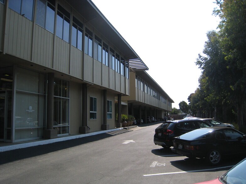180 Harbor Dr, Sausalito, CA à louer - Photo du bâtiment - Image 3 de 8
