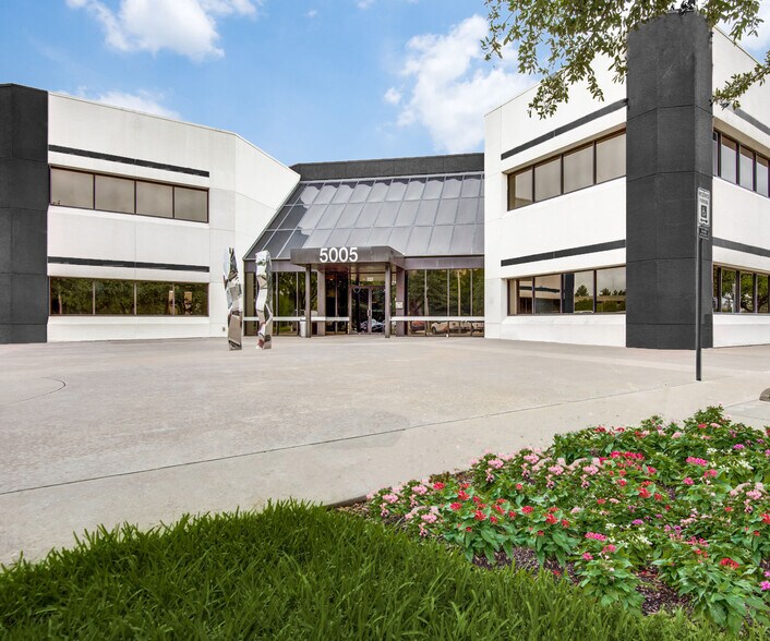 5005 W Royal Ln, Irving, TX à louer - Photo du bâtiment - Image 2 de 7