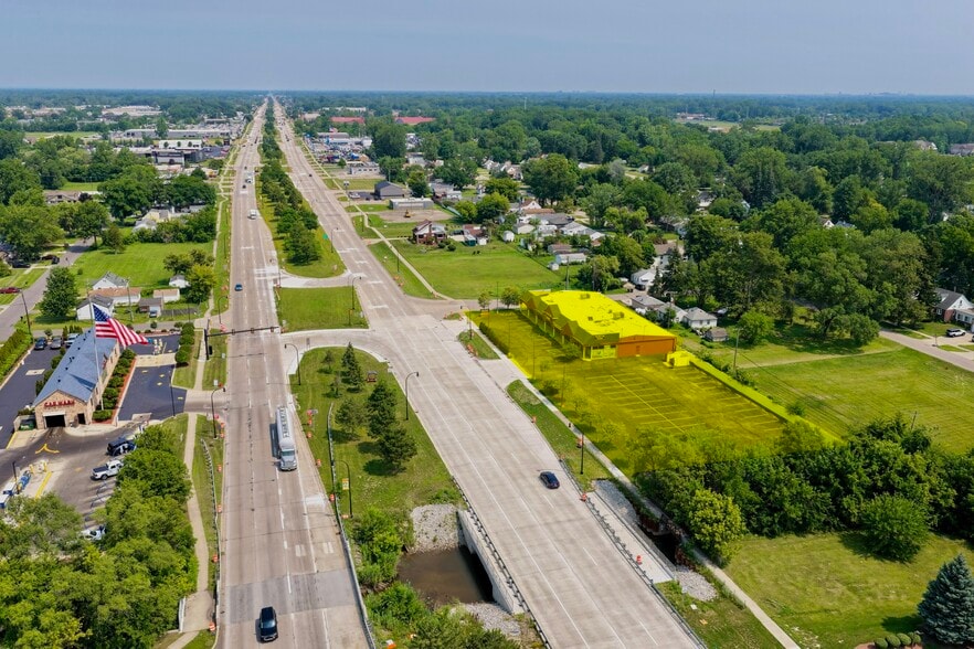 14625 Telegraph Rd, Taylor, MI for lease - Building Photo - Image 3 of 6
