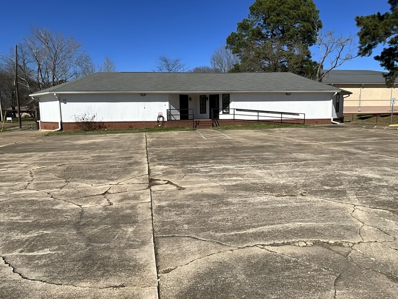 215 N Pinecrest Dr, Atlanta, TX for sale - Building Photo - Image 1 of 36