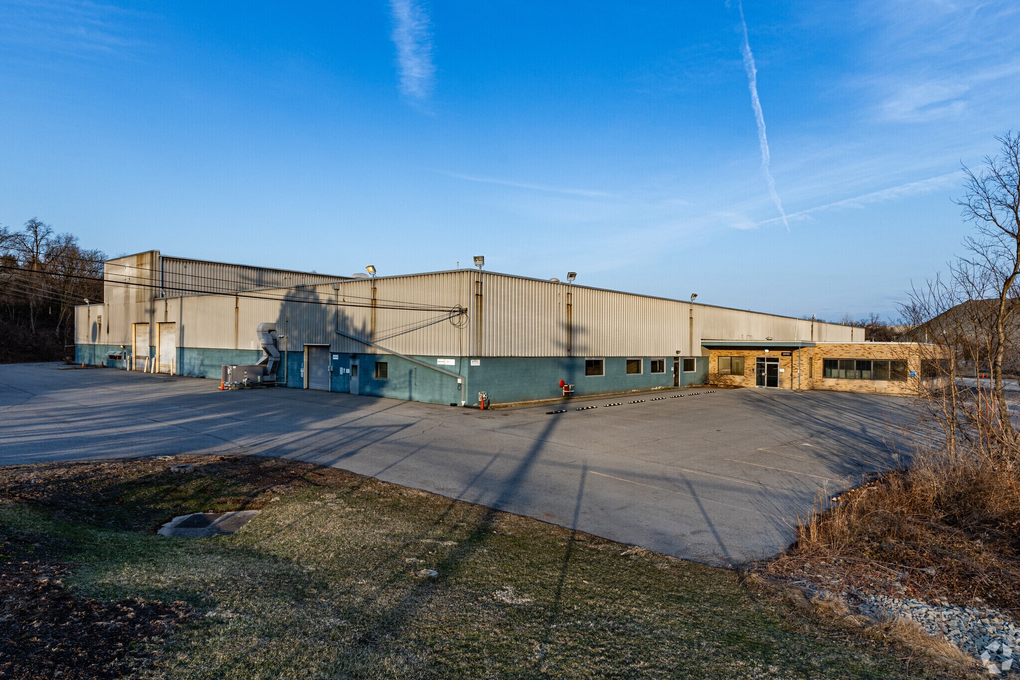 4930 Buttermilk Hollow Rd, West Mifflin, PA à louer Photo principale- Image 1 de 7