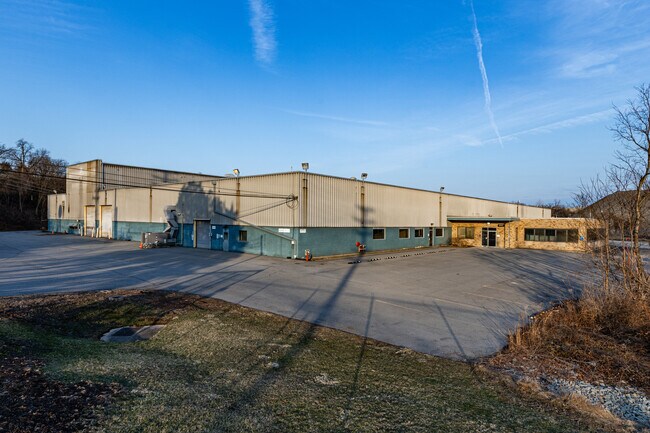 Plus de détails pour 4930 Buttermilk Hollow Rd, West Mifflin, PA - Industriel à louer