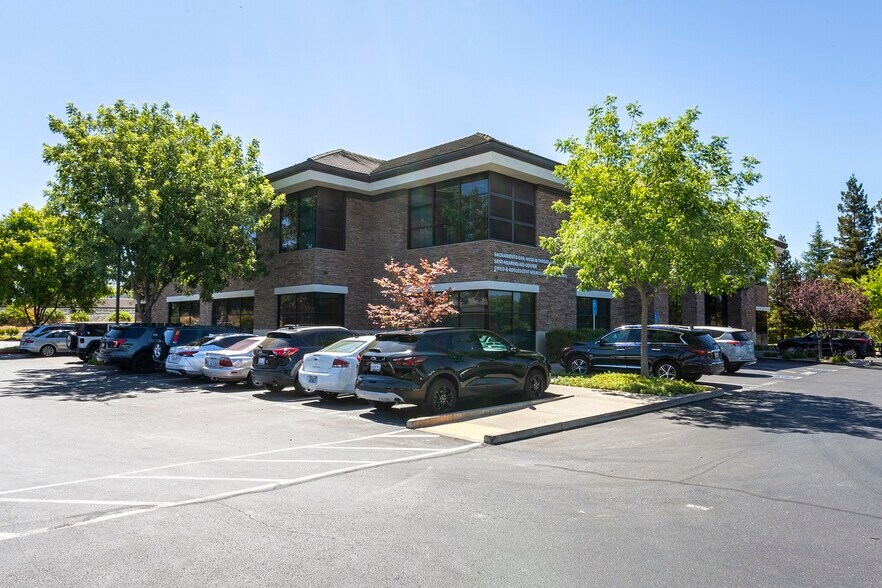 1111 Exposition Blvd, Sacramento, CA à louer - Photo du bâtiment - Image 1 de 2