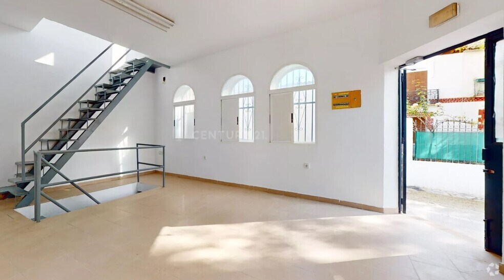 Commerce de détail dans Pozuelo del Rey, Madrid à vendre - Photo du bâtiment - Image 2 de 4