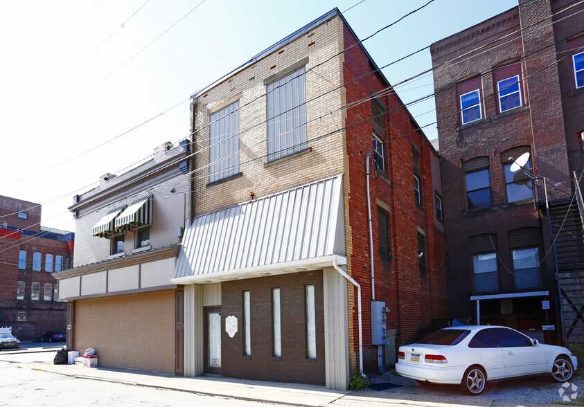 46 E Main St, Uniontown, PA à louer - Photo du bâtiment - Image 2 de 11