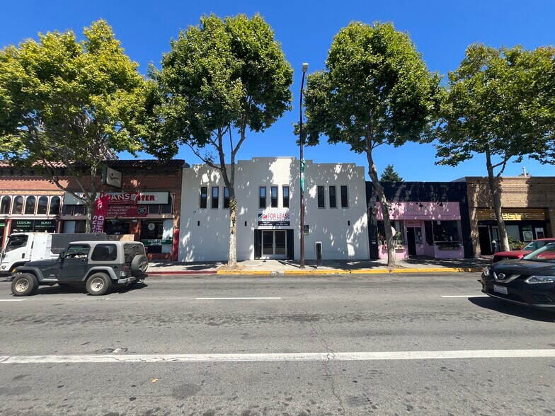 2009 San Pablo Ave, Berkeley, CA à louer - Photo du bâtiment - Image 2 de 25