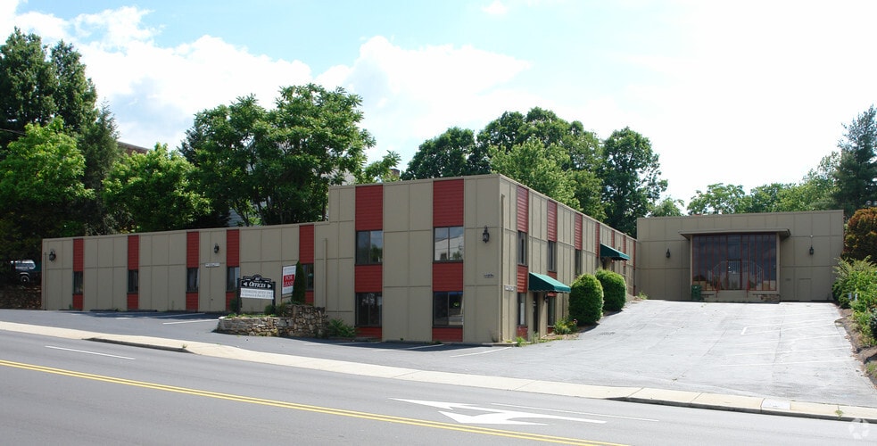 107 Merrimon Ave, Asheville, NC à louer - Photo du bâtiment - Image 3 de 10