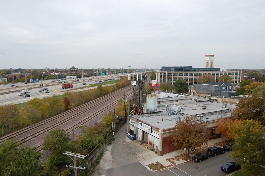 2700 N Campbell Ave, Chicago, IL à louer - Photo du bâtiment - Image 3 de 19