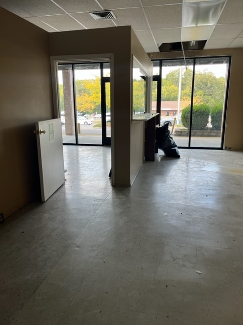 1135 Volunteer Pky, Bristol, TN à louer Photo intérieure- Image 1 de 4