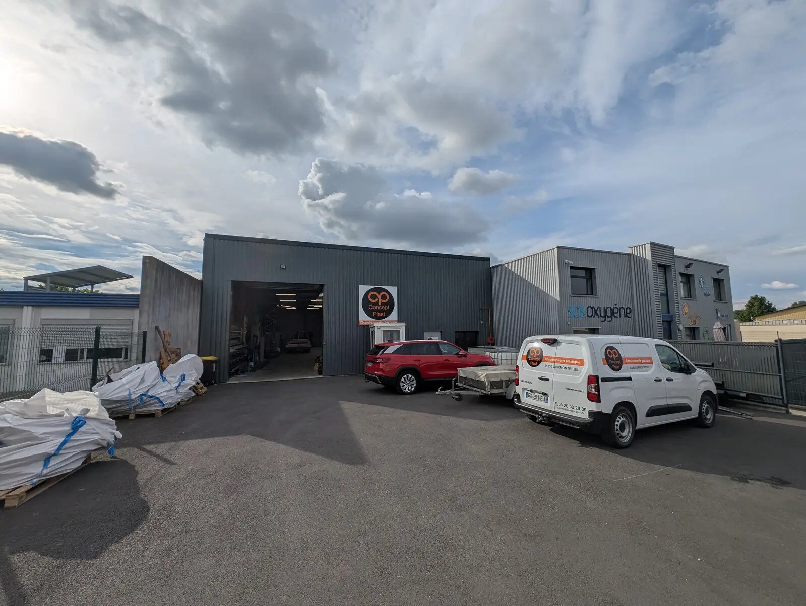 Flex in Cormontreuil for lease Building Photo- Image 1 of 11