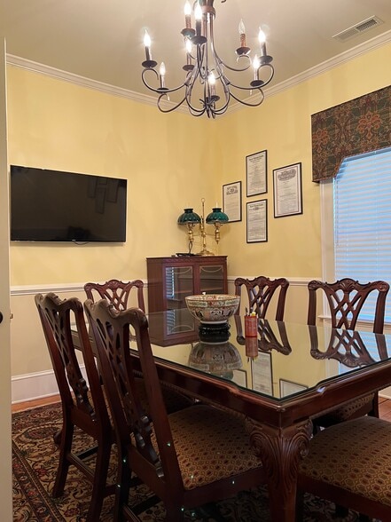 2731 Greenville Hwy, Flat Rock, NC for lease - Interior Photo - Image 2 of 20