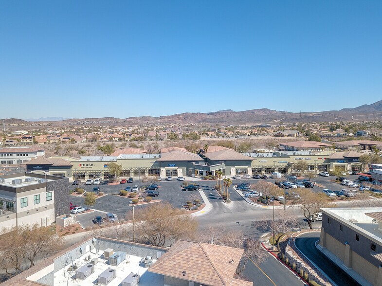 2550 Anthem Village Dr, Henderson, NV à louer - Photo du bâtiment - Image 2 de 37