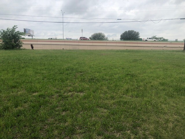 3528 35E, Lancaster, TX à vendre - Photo du bâtiment - Image 3 de 12