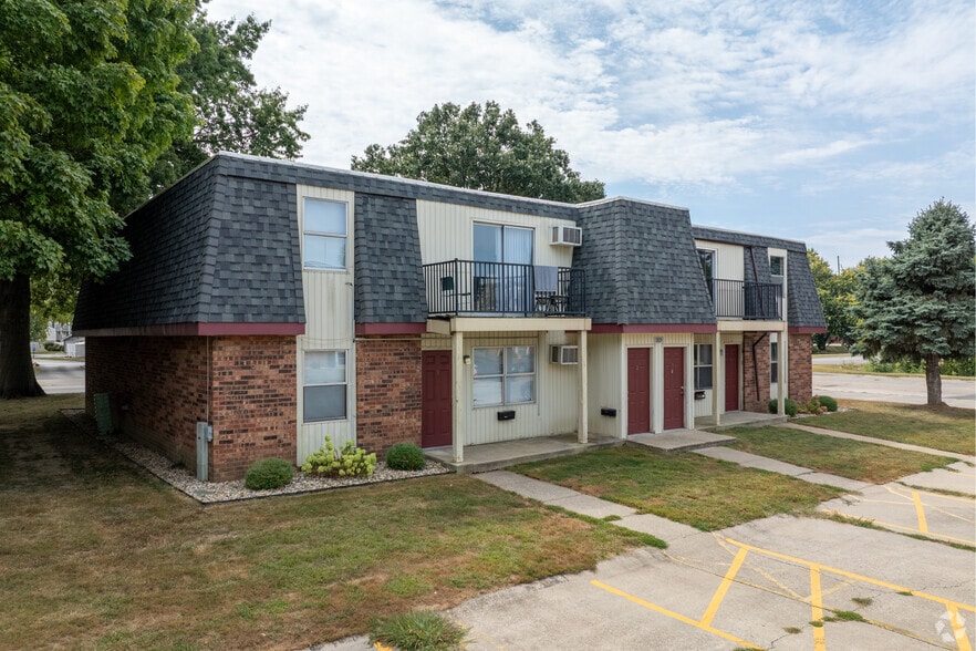 1833 Seven Pines Rd, Springfield, IL à vendre - Photo du bâtiment - Image 2 de 30