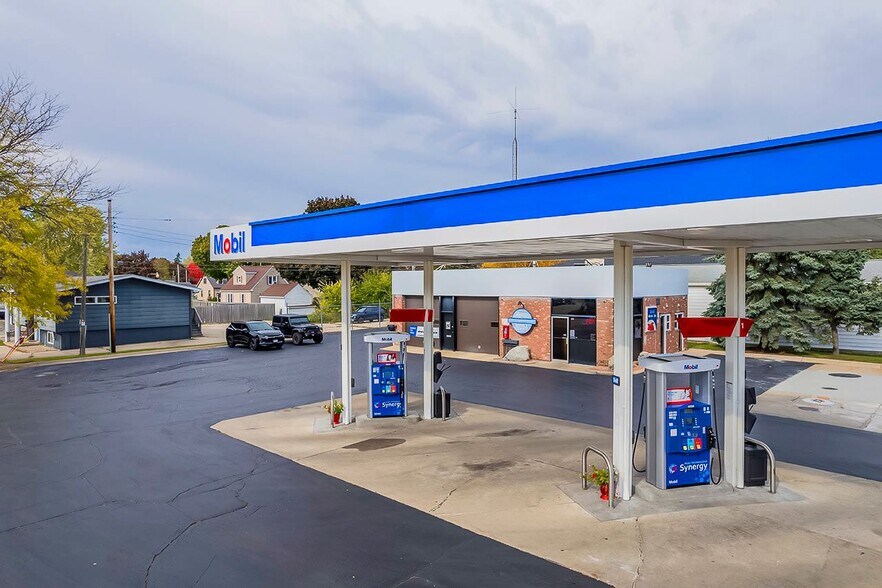 1533 E Racine St, Janesville, WI à vendre - Photo du bâtiment - Image 2 de 6