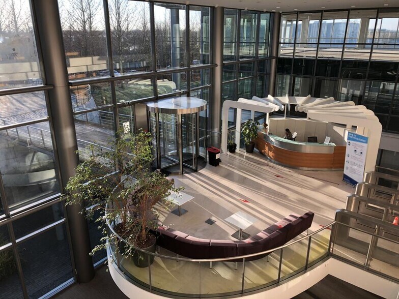 229 Rue De La Belle Etoile, Roissy-en-France à louer - Hall d’entrée - Image 3 de 10