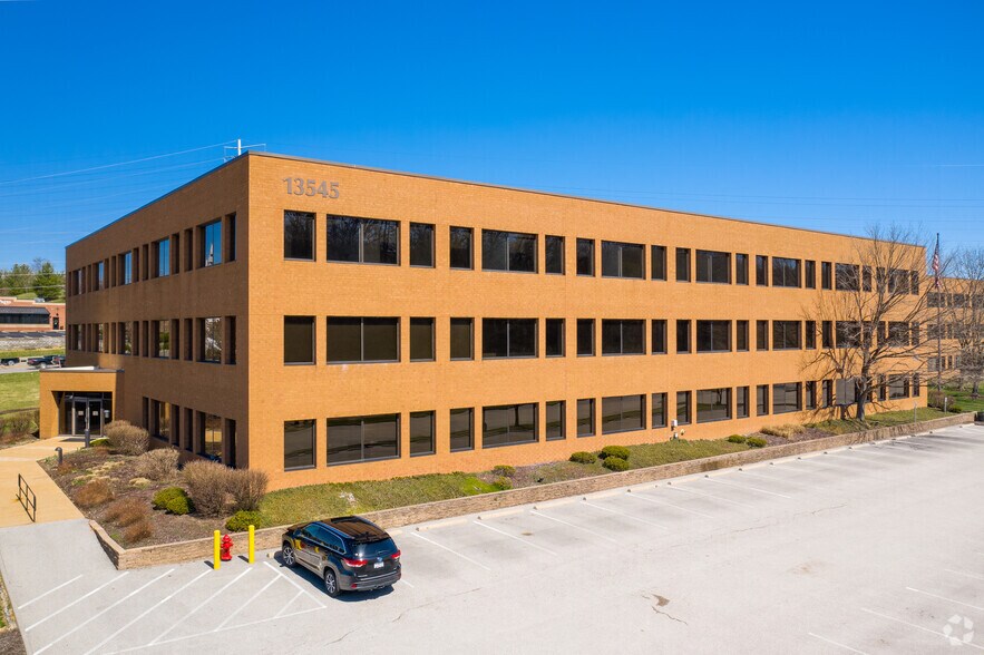 13545 Barrett Parkway Dr, Ballwin, MO à louer - Photo du bâtiment - Image 1 de 5