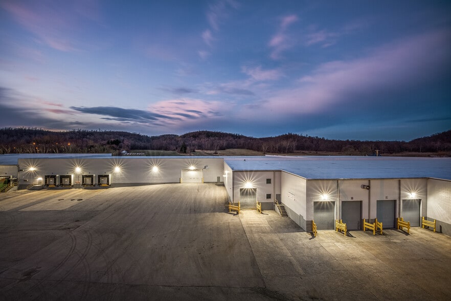 555 E Water St, Borden, IN for lease - Building Photo - Image 2 of 3