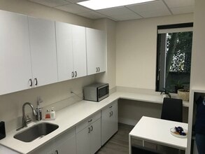 2501 E Chapman Ave, Fullerton, CA à louer Autre- Image 2 de 4