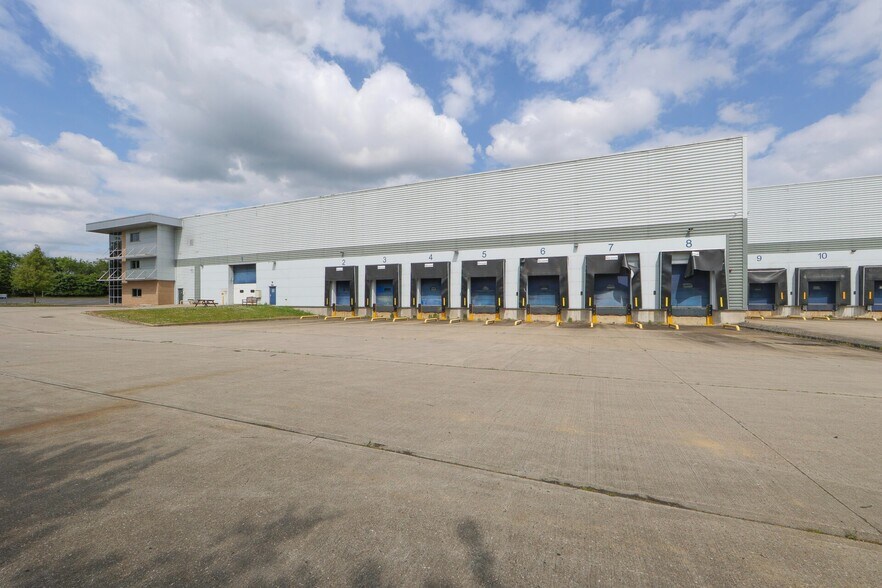 Unit 10A & 10B, 700 Avenue West, Skyline 120, Braintree à louer - Photo du bâtiment - Image 3 de 6