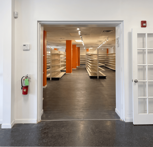 325 Henry St, Orange, NJ for lease - Building Photo - Image 3 of 11