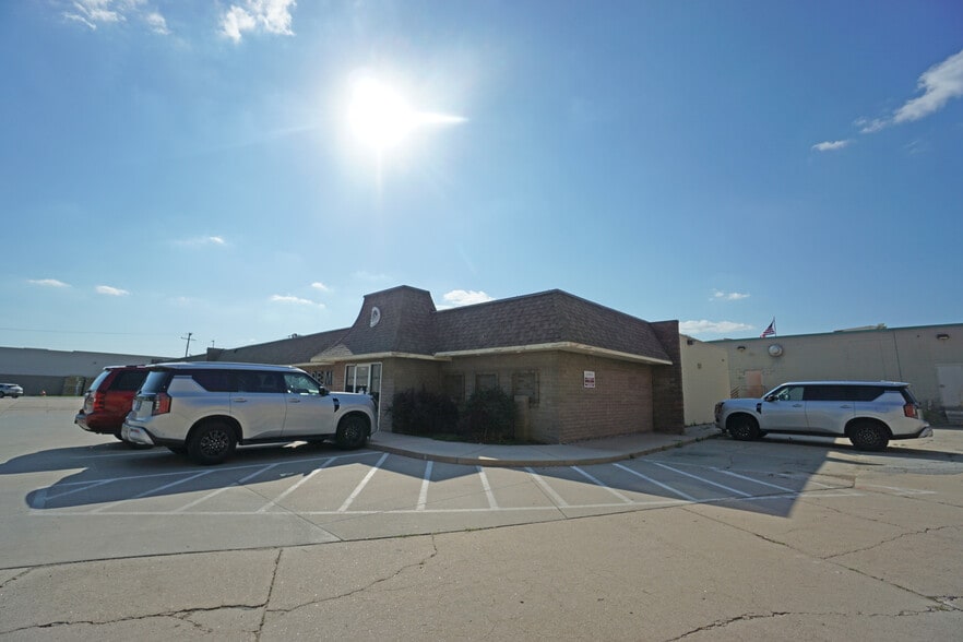 7444 Farnam St, Omaha, NE à vendre - Photo du bâtiment - Image 3 de 5