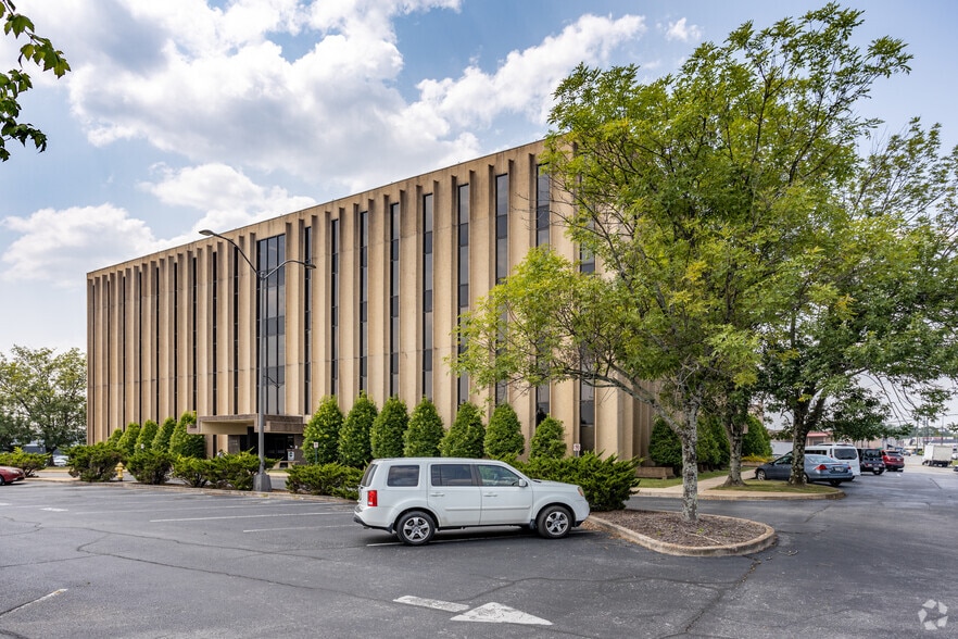 5751 Uptain Rd, Chattanooga, TN for sale - Building Photo - Image 2 of 51