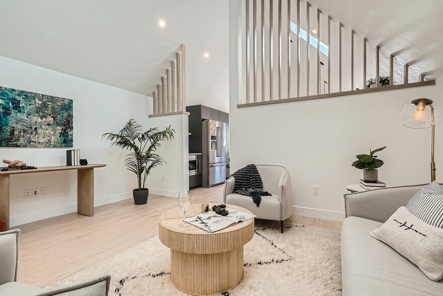 Dahlia Street Single Family Homes portfolio of 4 properties for sale on LoopNet.ca - Building Photo - Image 2 of 9