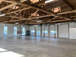 5075 W Adams Blvd, Los Angeles, CA for lease Building Photo- Image 1 of 6