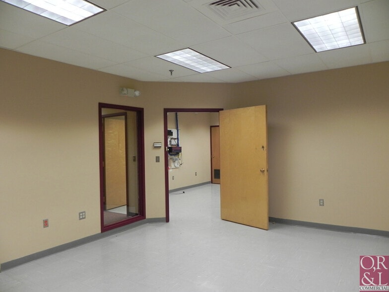 55 Main St, Enfield, CT for lease - Interior Photo - Image 2 of 9