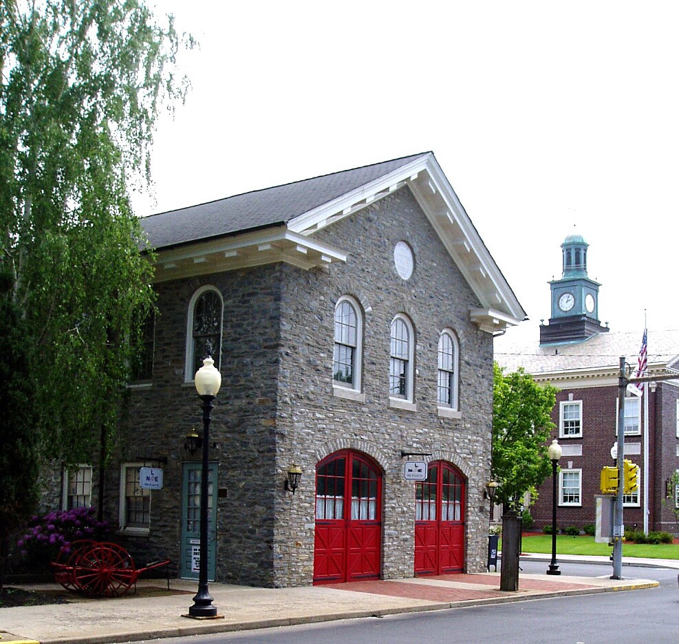 300 Pond St, Bristol, PA à vendre Photo du bâtiment- Image 1 de 27