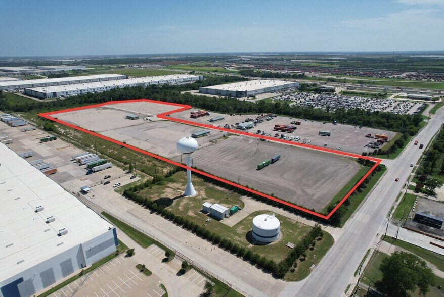 1000 Fulghum Rd, Wilmer, TX à louer - Photo du bâtiment - Image 3 de 6