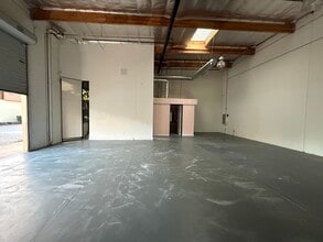 9027 Canoga Ave, Canoga Park, CA à louer Photo intérieure- Image 2 de 11