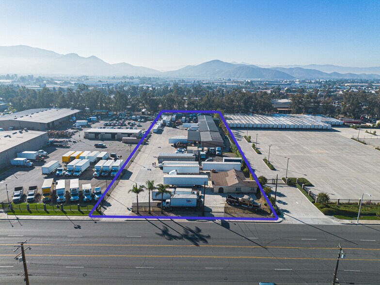 15419 Valley Blvd, Fontana, CA à louer - Aérien - Image 1 de 20