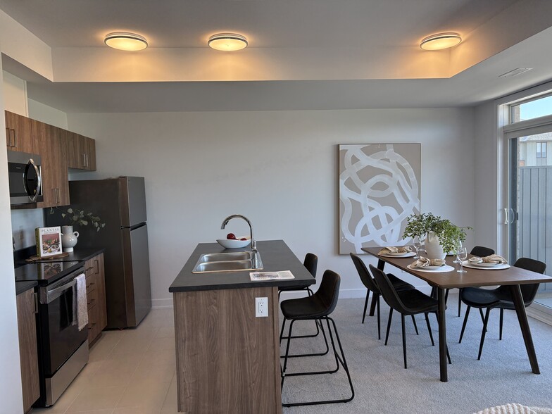 33 Salamander Way, Ottawa, ON for sale - Building Photo - Image 3 of 12