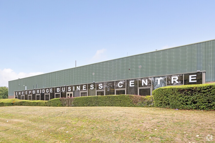 655 Sheffield Rd, Chesterfield à louer - Photo du bâtiment - Image 2 de 6