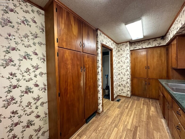 9 Herrick Aly, Monroeville, OH for sale - Interior Photo - Image 2 of 29