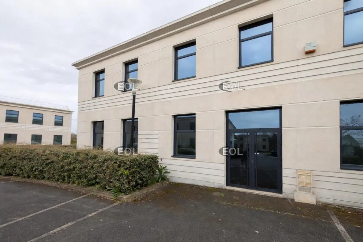 Flex in Créteil for lease Building Photo- Image 1 of 2