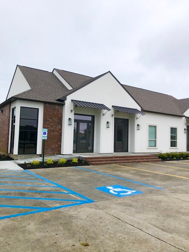 W E Heck, Baton Rouge, LA for lease Building Photo- Image 1 of 24