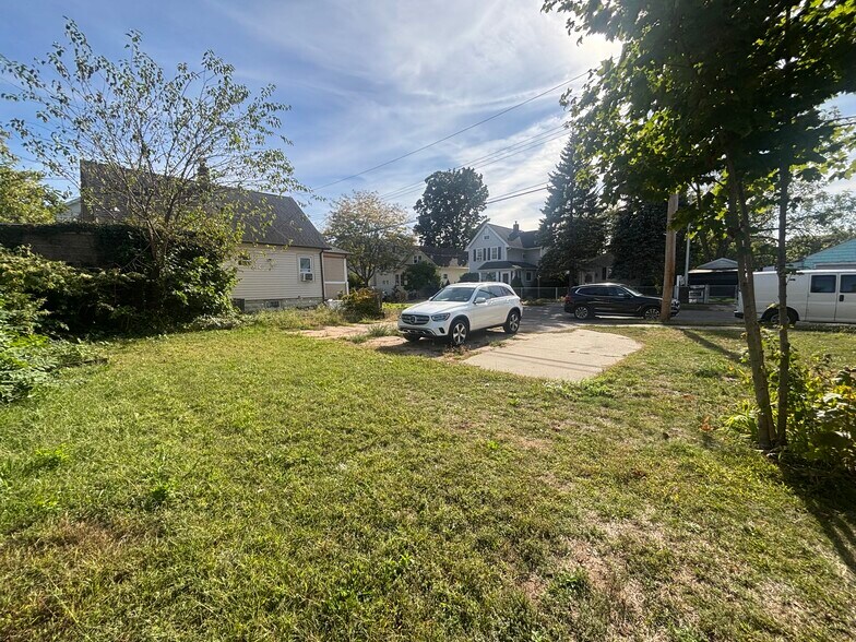 West Haven 2 4-Family Portfolio portefeuille de 2 propriétés à vendre sur LoopNet.ca - Photo du bâtiment - Image 3 de 18