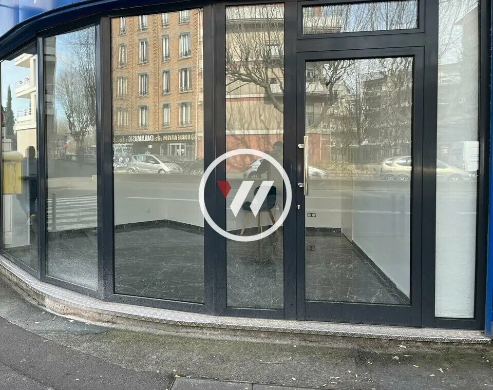 Retail in Les Pavillons-sous-Bois for lease Primary Photo- Image 1 of 4