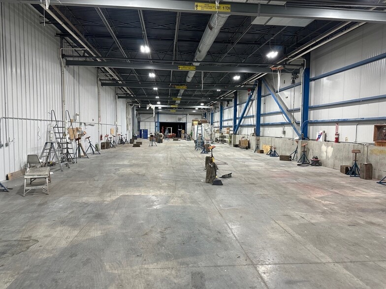 33 Broadcommon Rd, Bristol, RI for lease - Building Photo - Image 2 of 3