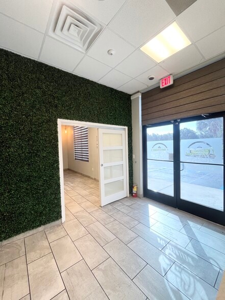 1060 Cypress Pky, Kissimmee, FL for lease - Building Photo - Image 3 of 21