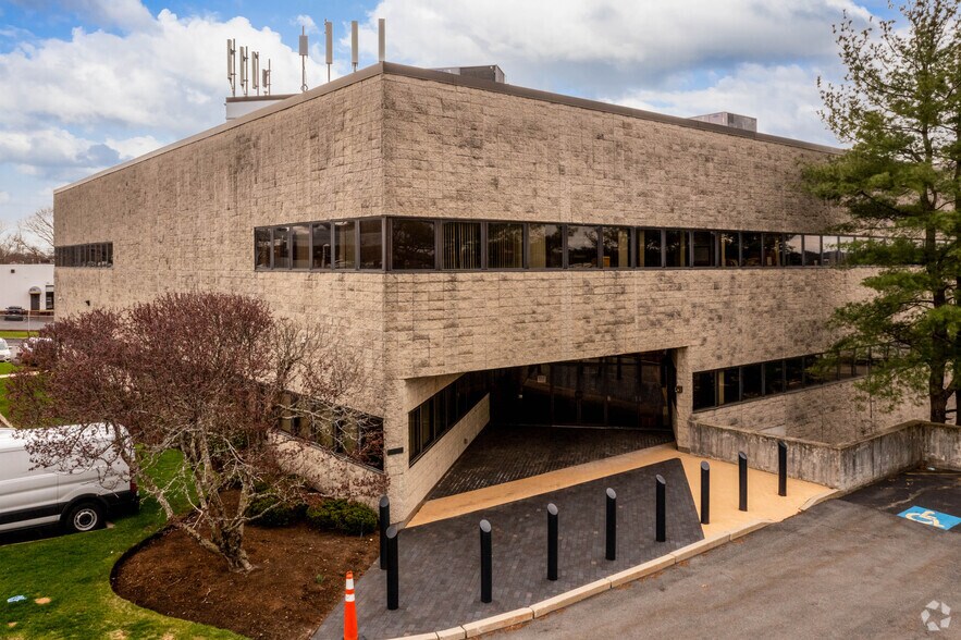 15 Commonwealth Ave, Woburn, MA à louer - Photo du bâtiment - Image 3 de 7