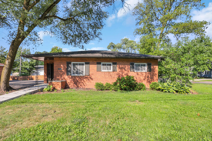 3465 Indianola Ave, Columbus, OH for sale - Building Photo - Image 1 of 1