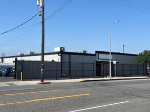 13222-13226 Saticoy St, North Hollywood, CA for lease Building Photo- Image 2 of 13